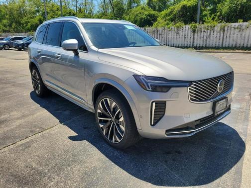 2025 Volvo XC90 B5 Plus 7-Seater