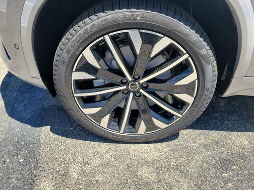 2025 Volvo XC90 B5 Plus 7-Seater