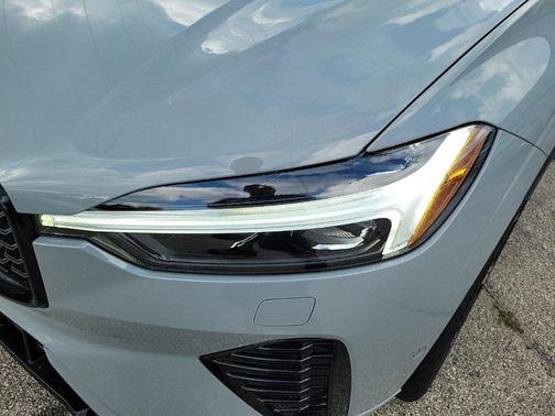 2025 Volvo XC60 B5 Ultra