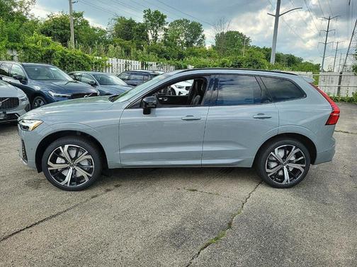 2025 Volvo XC60 B5 Ultra