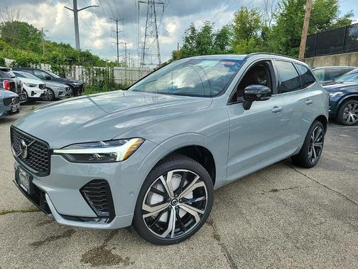 2025 Volvo XC60 B5 Ultra