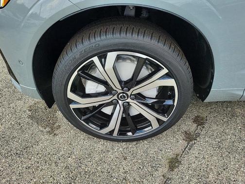 2025 Volvo XC60 B5 Ultra
