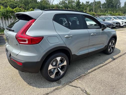 2026 Volvo XC40 B5 Plus