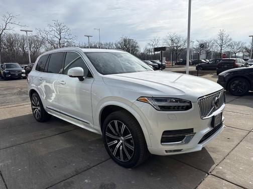 2024 Volvo XC90 B6 Plus Bright Theme 6-Seater