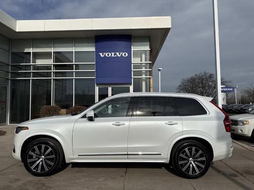 2024 Volvo XC90 B6 Plus Bright Theme 6-Seater