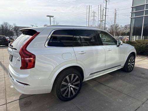 2024 Volvo XC90 B6 Plus Bright Theme 6-Seater