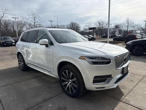 2024 Volvo XC90 B6 Plus Bright Theme 6-Seater