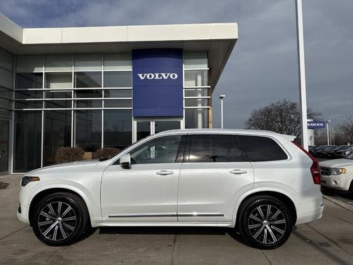 2024 Volvo XC90 B6 Plus Bright Theme 6-Seater