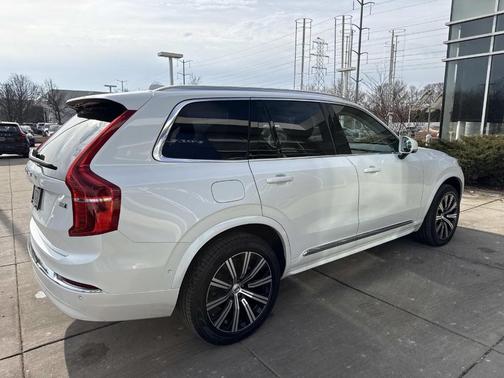 2024 Volvo XC90 B6 Plus Bright Theme 6-Seater