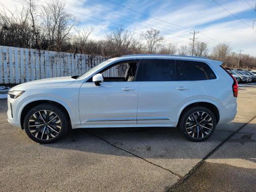 2025 Volvo XC90 B6 Core