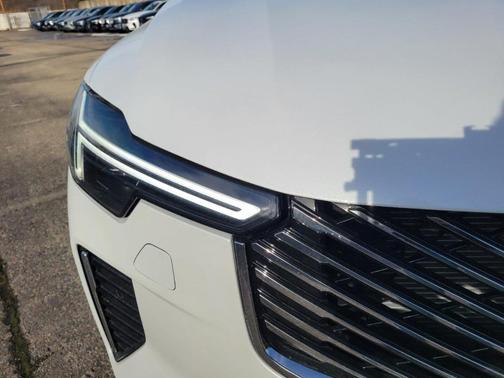 2025 Volvo XC90 B6 Core