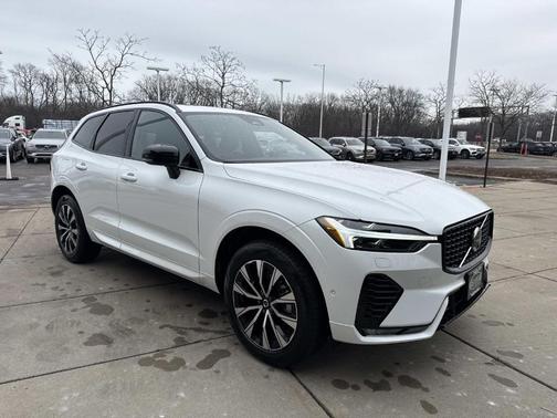 2025 Volvo XC60 B5 Plus