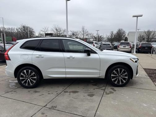 2025 Volvo XC60 B5 Plus