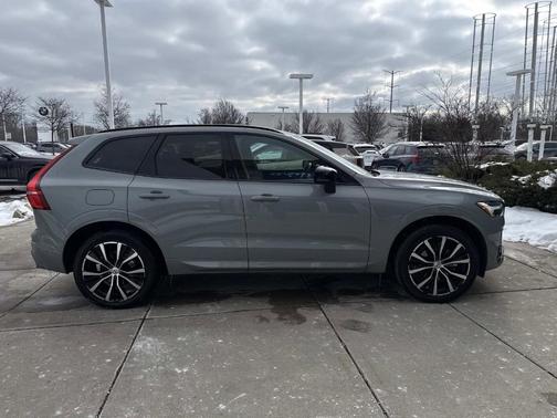 2024 Volvo XC60 B5 Plus Dark Theme