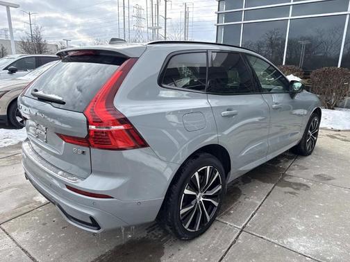 2024 Volvo XC60 B5 Plus Dark Theme