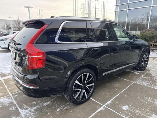 2024 Volvo XC90 B6 Plus Bright Theme 7-Seater