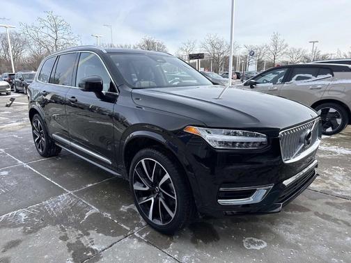 2024 Volvo XC90 B6 Plus Bright Theme 7-Seater
