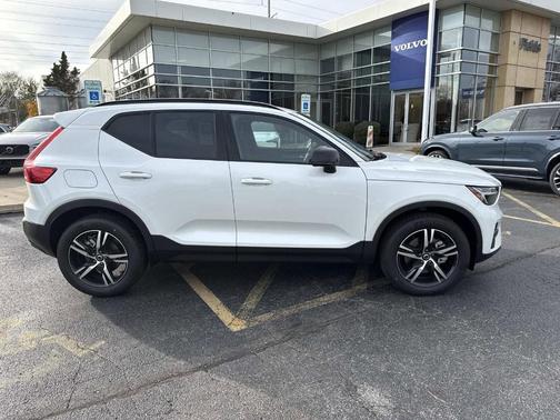 2026 Volvo XC40 B5 Core