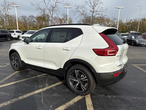 2026 Volvo XC40 B5 Core