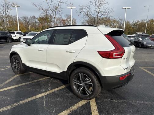 2026 Volvo XC40 B5 Core