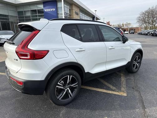2026 Volvo XC40 B5 Core