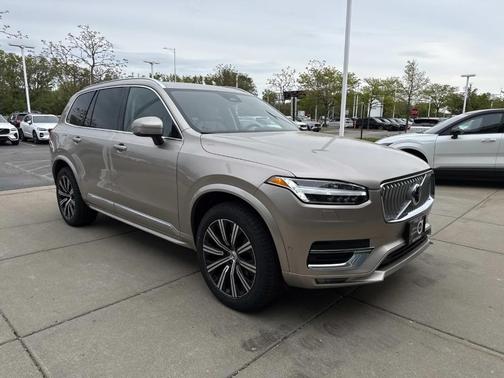 Bright 2023 Volvo XC90 B6 Plus 7-Seater