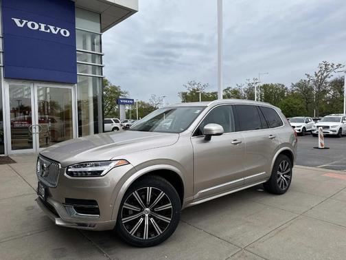 Bright 2023 Volvo XC90 B6 Plus 7-Seater