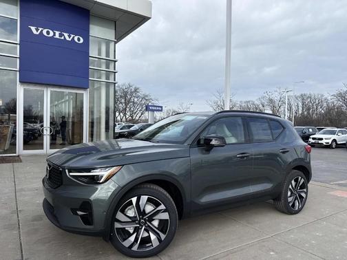 2026 Volvo XC40 B5 Plus