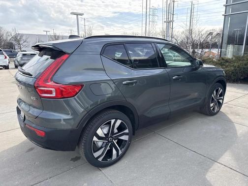 2026 Volvo XC40 B5 Plus