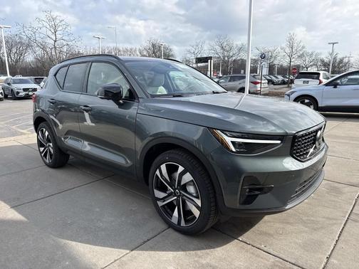 2026 Volvo XC40 B5 Plus