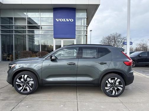 2026 Volvo XC40 B5 Plus