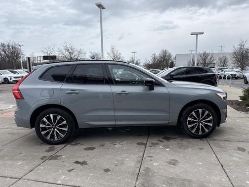 2024 Volvo XC60 B5 Plus Dark Theme