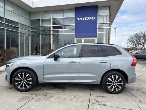 2024 Volvo XC60 B5 Plus Dark Theme