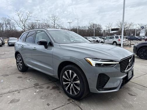 2024 Volvo XC60 B5 Plus Dark Theme