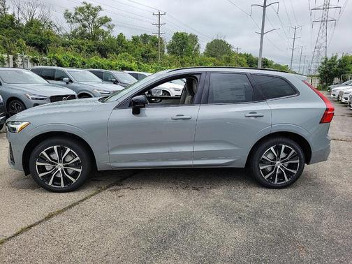 2025 Volvo XC60 B5 Plus