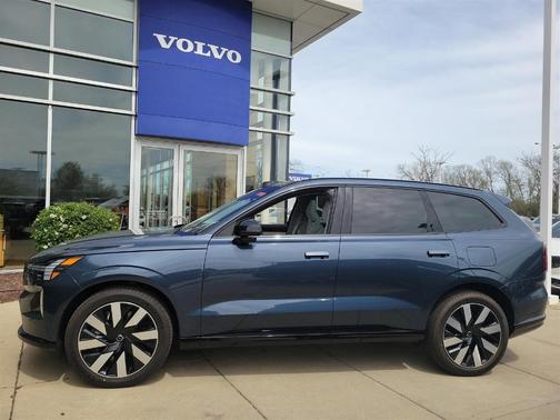 2025 Volvo EX90 Twin Motor Performance Ultra 6-Seater