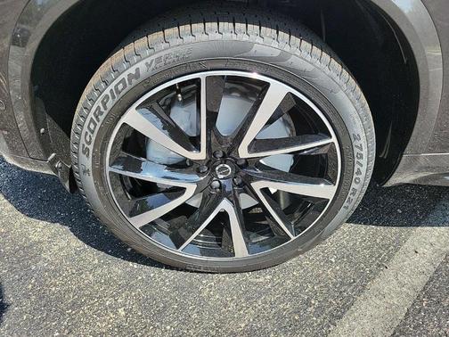 2025 Volvo XC90 B6 Plus 7-Seater