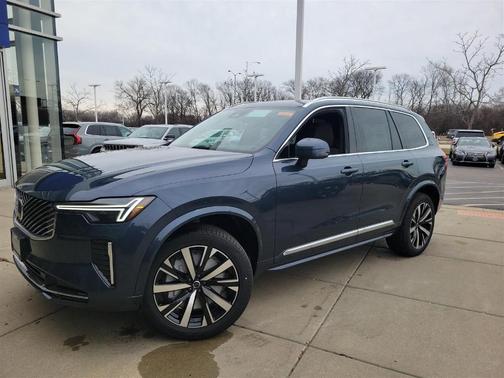 2025 Volvo XC90 B6 Core