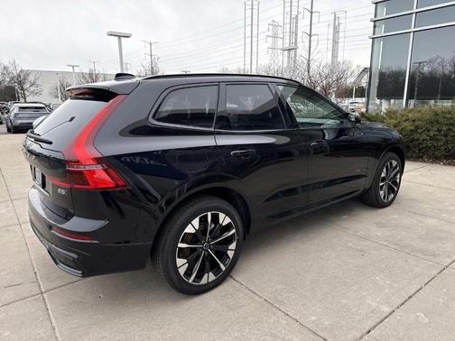 2026 Volvo XC60 B5 Plus