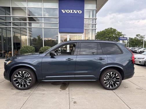 Denim Blue 2027 Volvo XC90 ULTRA