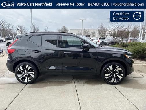 Onyx Black Metallic 2025 Volvo XC40 B5 Plus Dark Theme