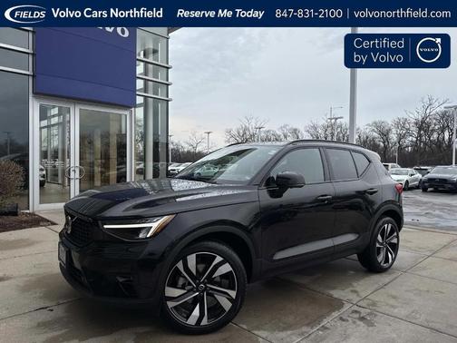 Onyx Black Metallic 2025 Volvo XC40 B5 Plus Dark Theme