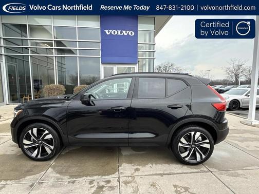 Onyx Black Metallic 2025 Volvo XC40 B5 Plus Dark Theme