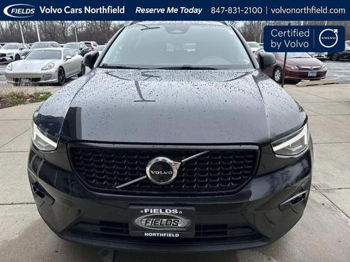 Onyx Black Metallic 2025 Volvo XC40 B5 Plus Dark Theme