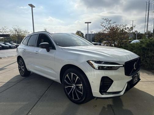 2025 Volvo XC60 B5 Plus