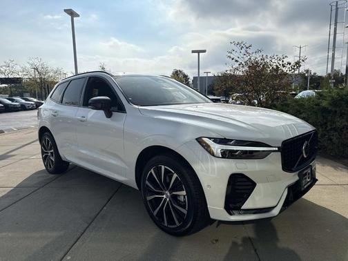 2025 Volvo XC60 B5 Plus