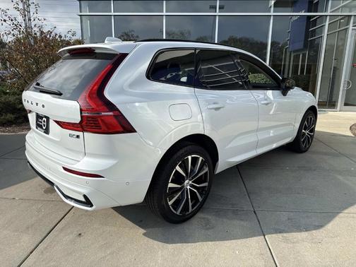 2025 Volvo XC60 B5 Plus