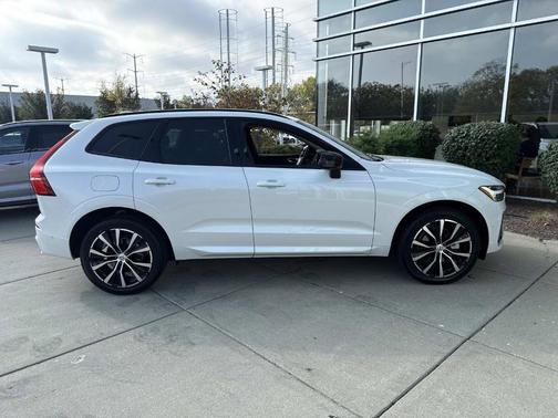 2025 Volvo XC60 B5 Plus