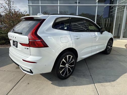 2025 Volvo XC60 B5 Plus