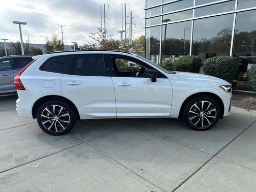 2025 Volvo XC60 B5 Plus